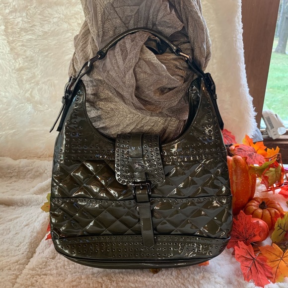 💯Burberry New Green Patent Quilted Brooke Hobo - Picture 1 of 9